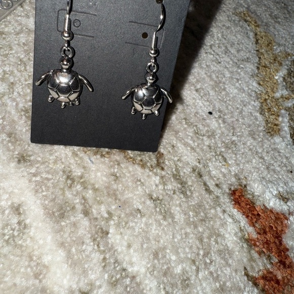 Handmade Silver Turtle Dangle Earrings - Picture 4 of 5